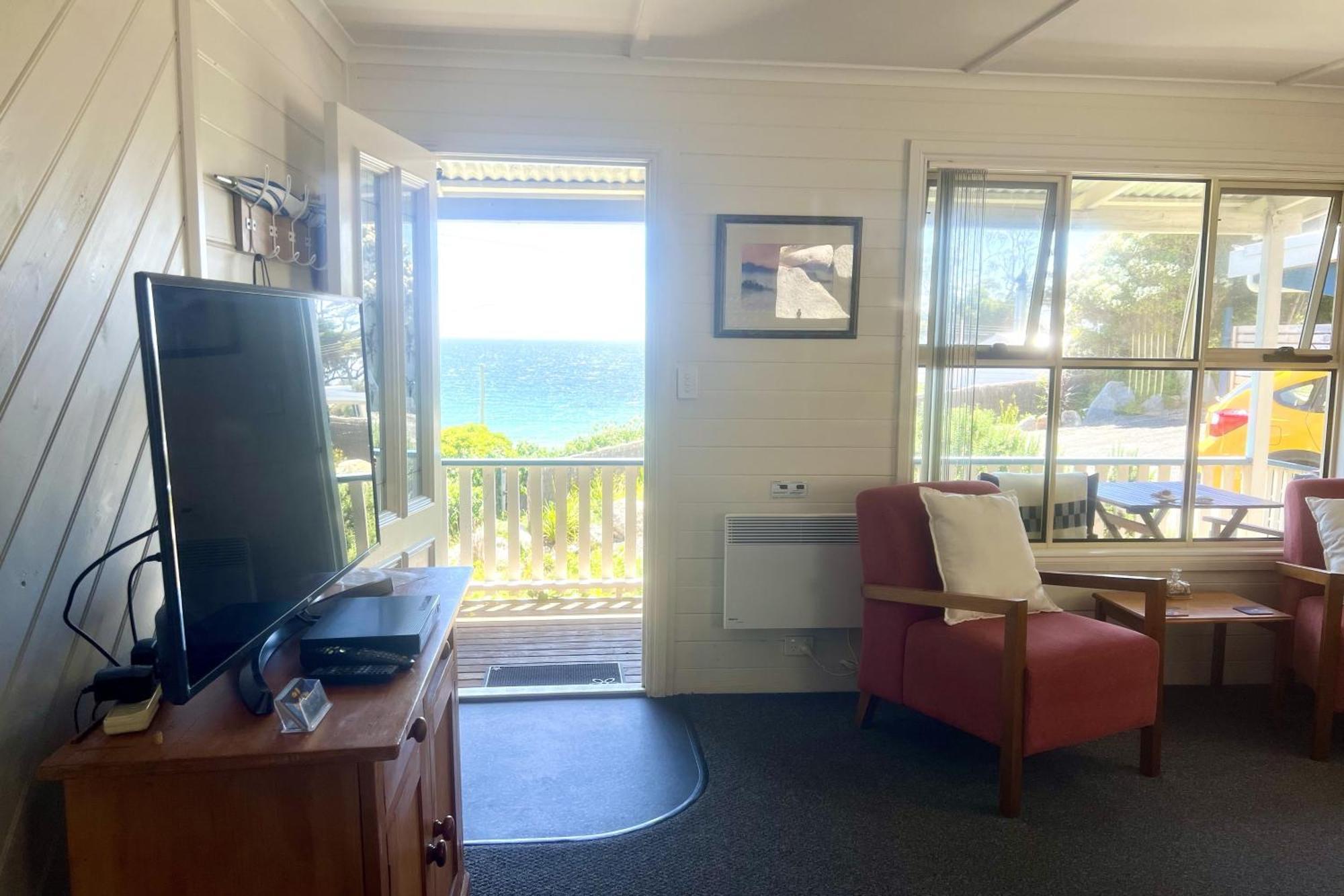 Binalong Beach Cottage Beachfront At Bay Of Fires Next To Restaurant Binalong Bay Экстерьер фото