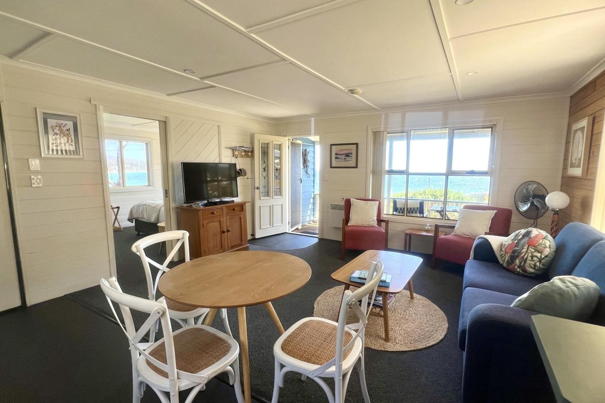 Binalong Beach Cottage Beachfront At Bay Of Fires Next To Restaurant Binalong Bay Экстерьер фото